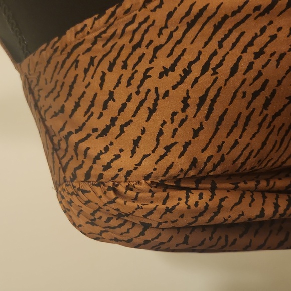 Banana Republic Satin Zebra Blouse Size L - Picture 6 of 13